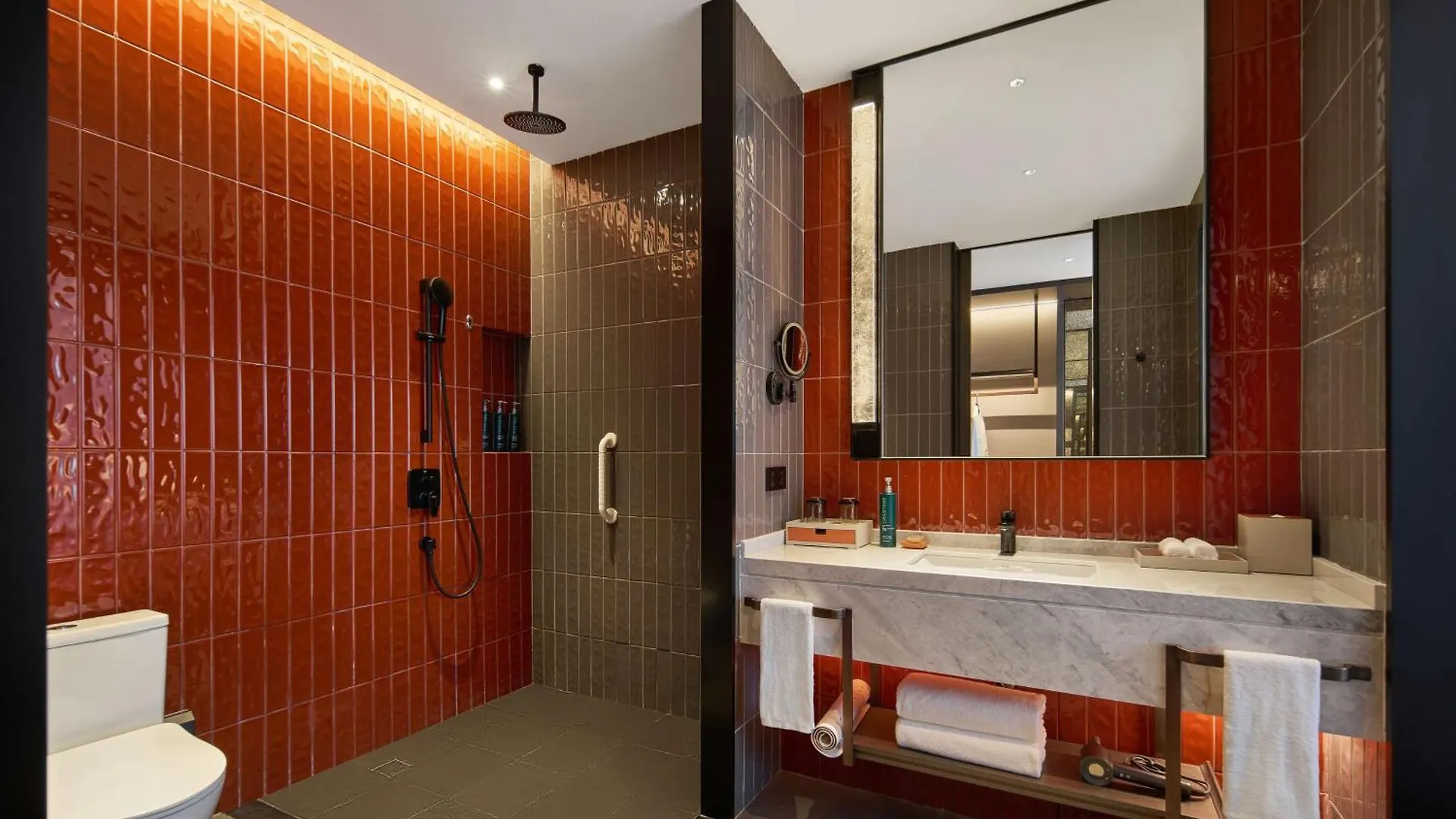 מלון Doubletree By Hilton קאיפנג 4*,  סין